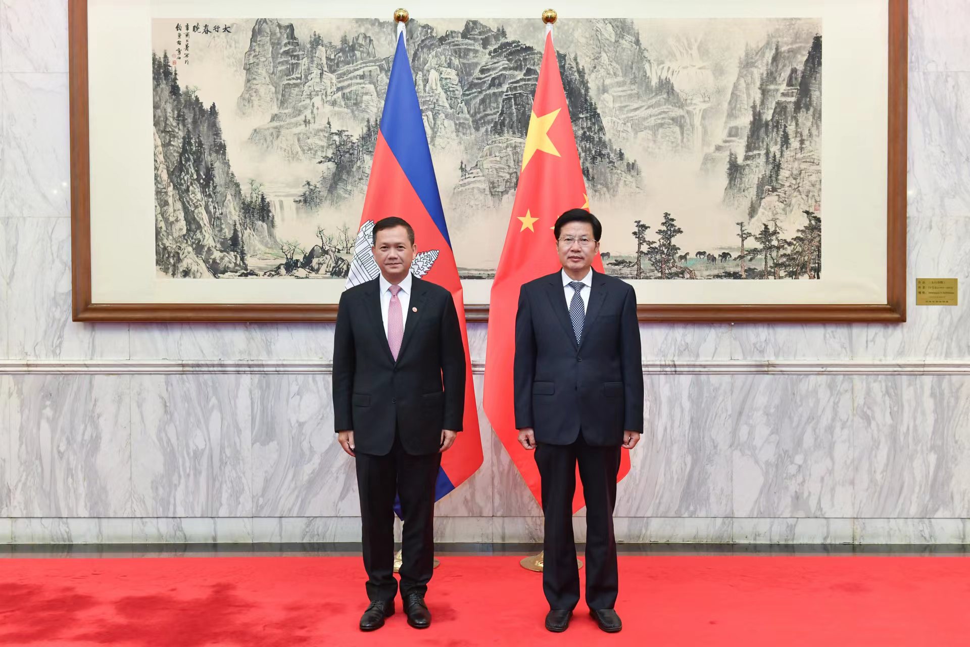 中國—柬埔寨工商界人士見面會午宴在京舉辦 高云龍同柬埔寨首相洪瑪奈共同出席并致辭